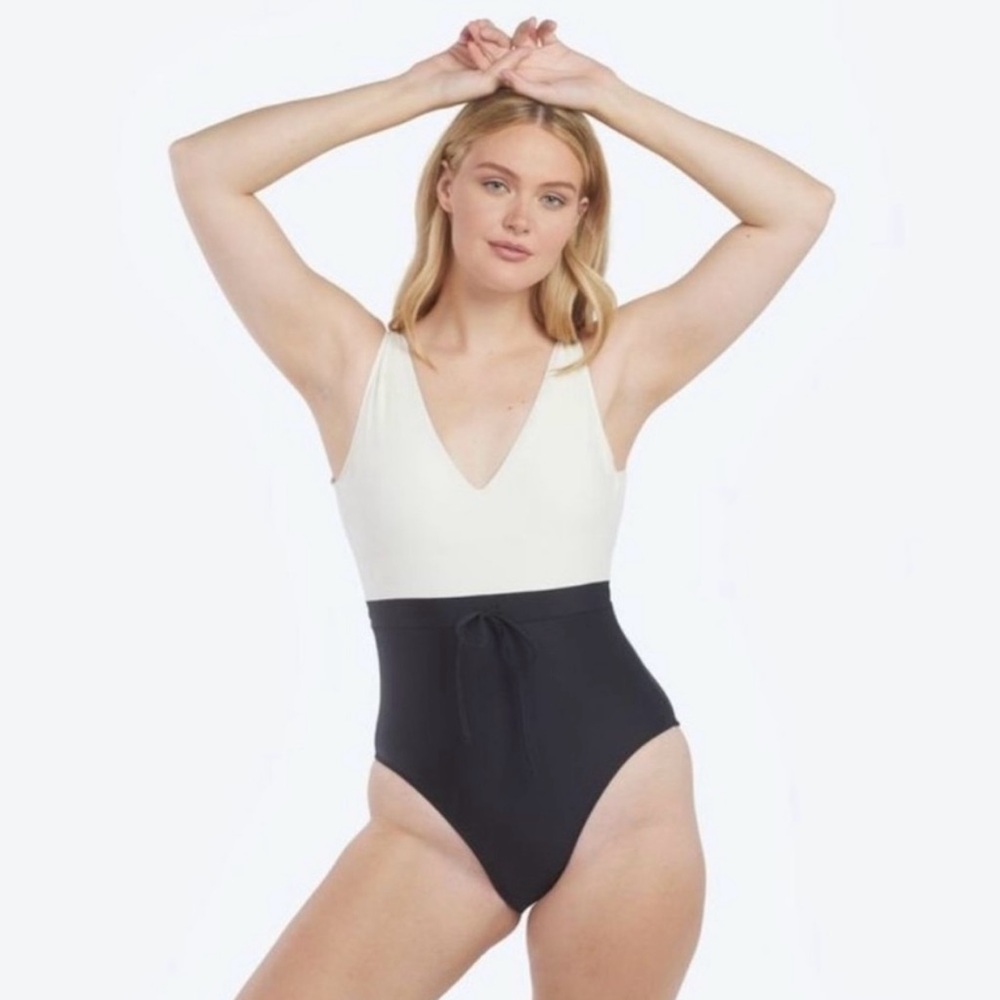 Summersalt One-Piece V-Neck Open Back Swimsuit in White & Black Women’s Size 10